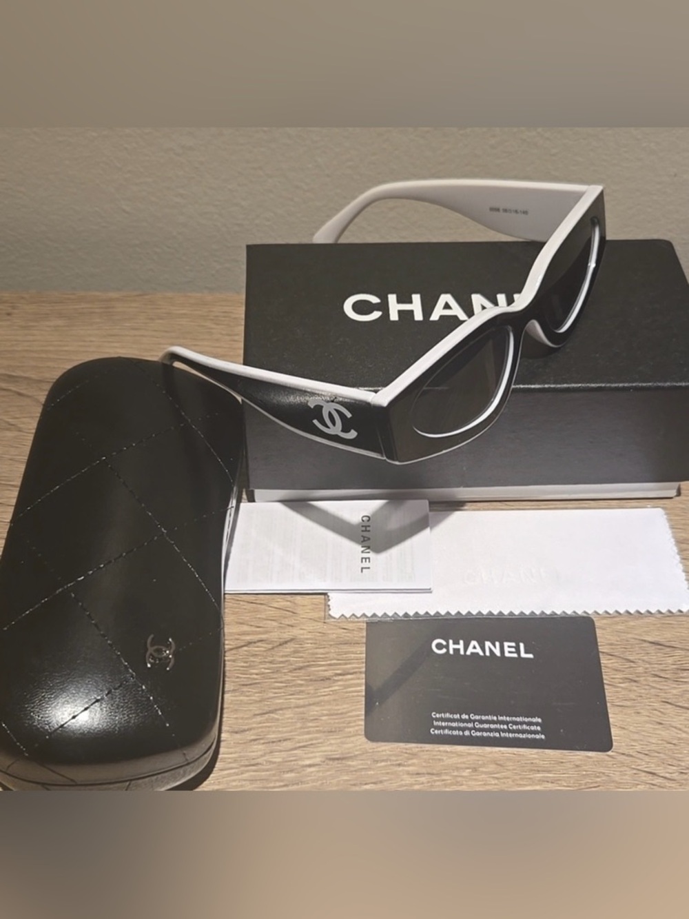 CHANEL Black & White Retro Cat-Eye Sunglasses - Picture 6 of 6